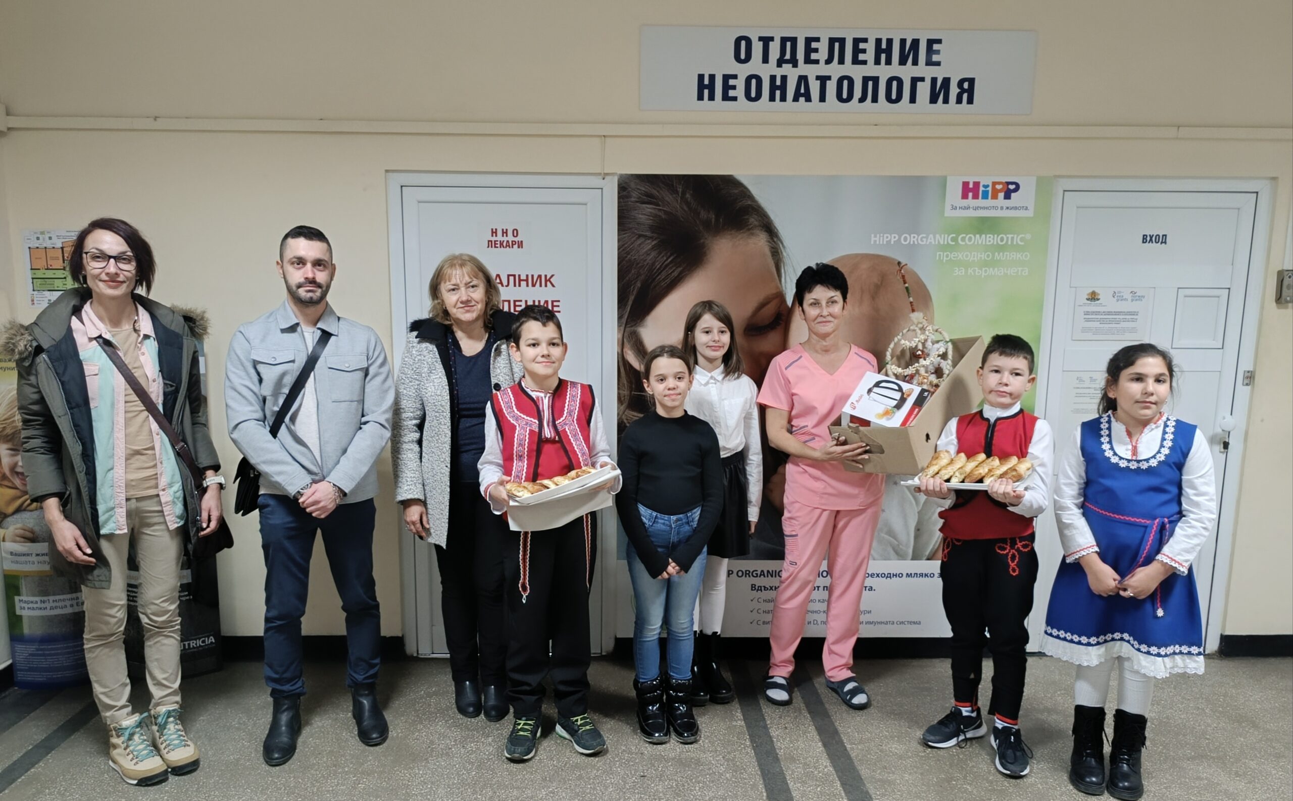 Ученици от Второ СУ „Никола Й. Вапцаров“ направиха коледно дарение на неонатология и детско отделение в МБАЛ – Монтана