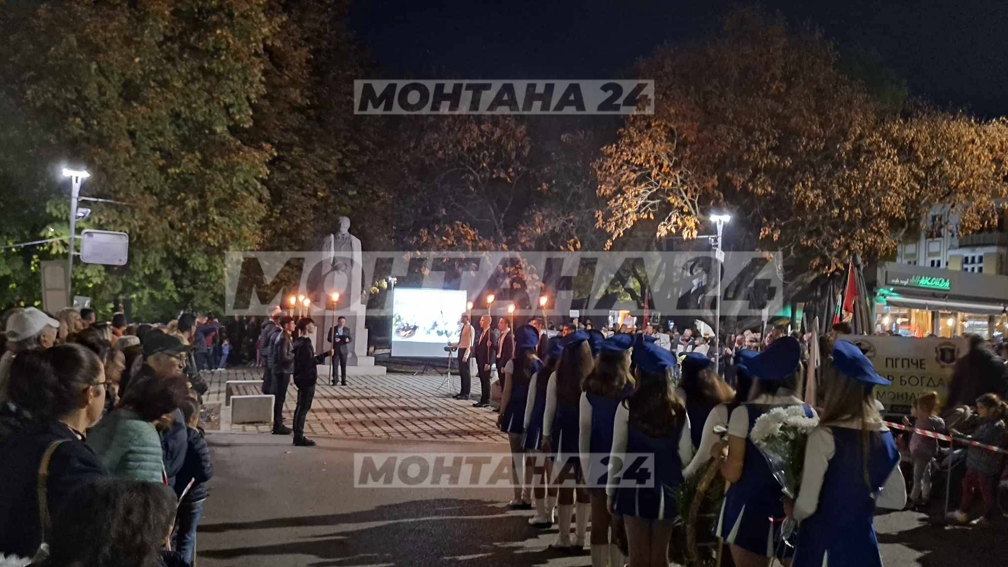 С факелно шествие ученици почетоха паметта на народните будители в Монтана