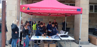 Ученици в Монтана получиха „Раница за бедствия“ Ученици в Монтана получиха "Раница за бедствия"